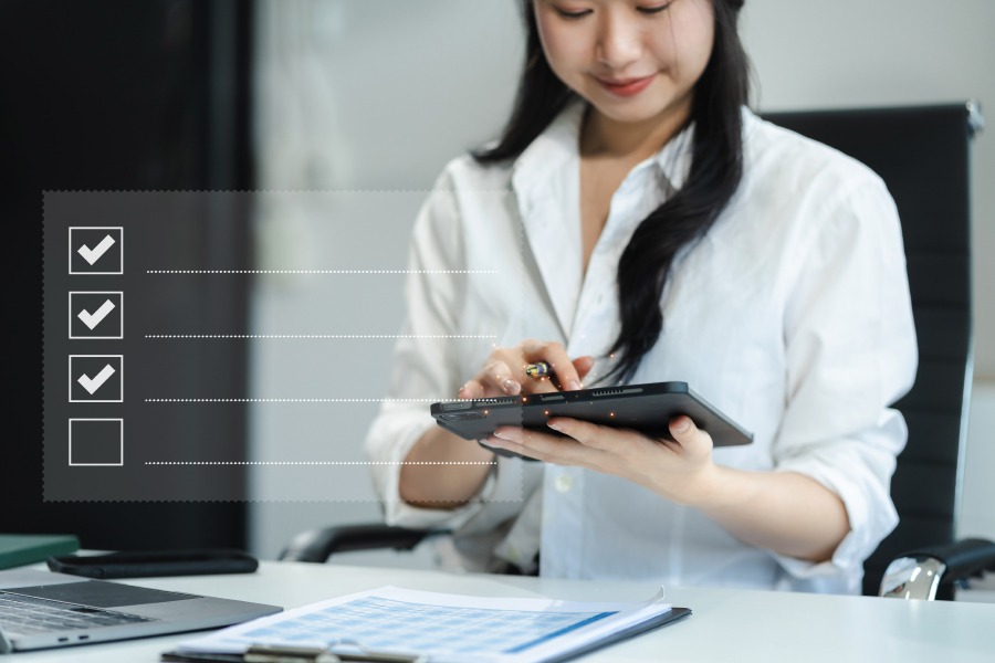 Chủ shop bán hàng kiểm tra tính hợp lệ của hóa đơn điện tử