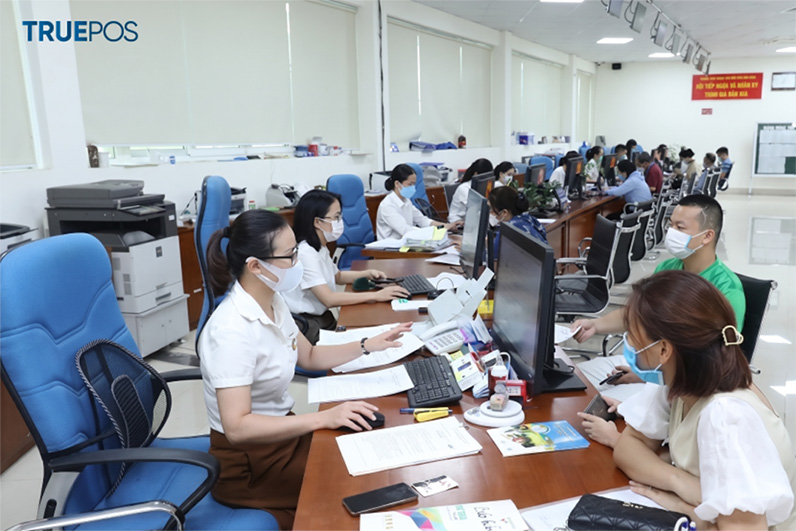 Người đăng ký thực hiện điều chỉnh, cập nhật lại thông tin tại cơ quan đăng ký.