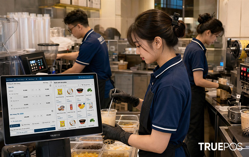Nhân viên thực hiện việc pha chế ngay tại quầy, khách hàng cảm thấy yên tâm hơn.