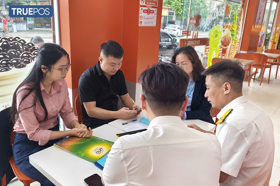 TruePOS phối hợp cùng cơ quan Thuế trực tiếp hỗ trợ hộ kinh doanh tại Đông Anh