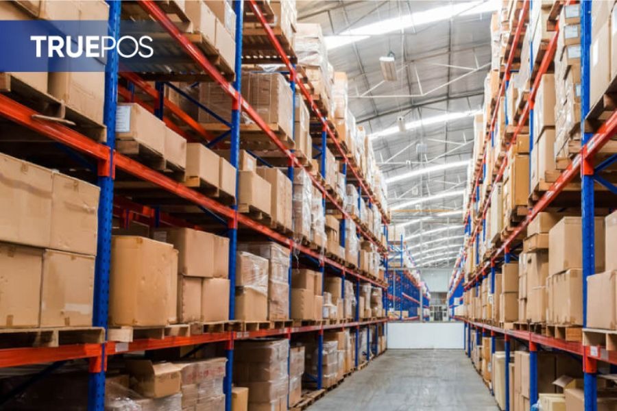 Hàng hóa được bán ra với số lượng lớn.