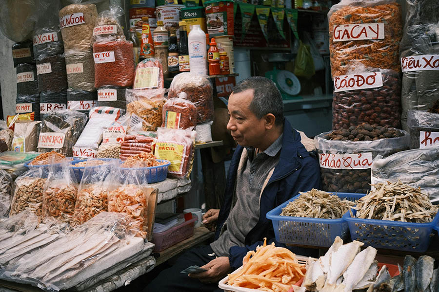 Tiểu thương lớn tuổi bán hàng dễ hơn với App TruePOS trên điện thoại như thế nào?