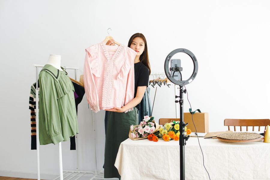 Livestream bán hàng và tiếp thị liên kết phải 'lộ' danh tính từ 1/7/2026